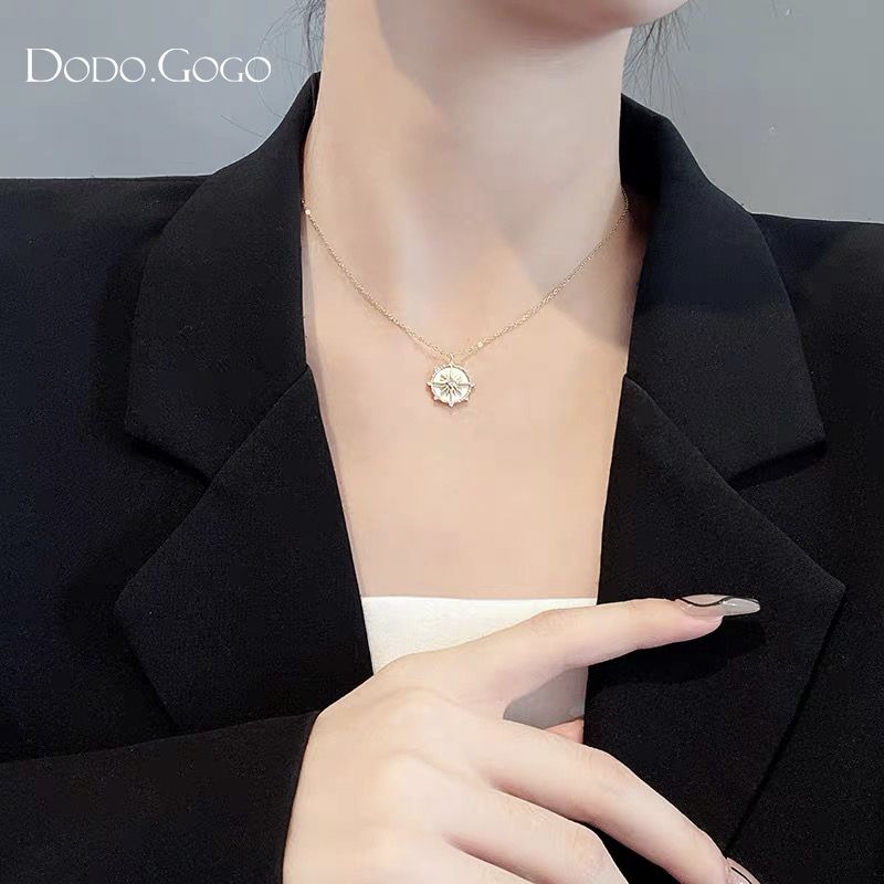 DODOGOGO八芒星羅針盤ペンダントネックレス女性高級感デザイン気質鎖骨チェーンネックチェーン