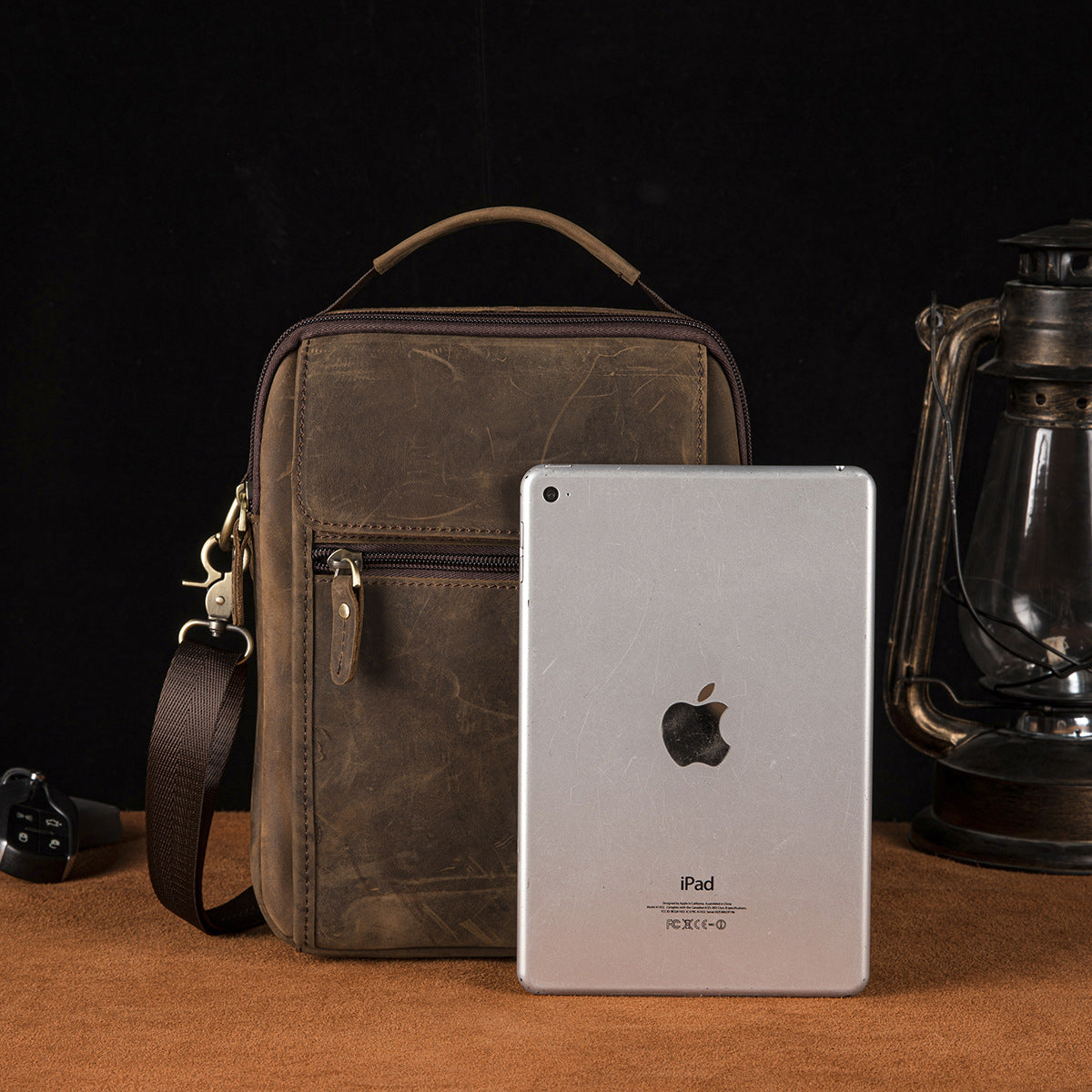 Men's Shoulder Bag Cowhide Genuine Leather Retro Travel Outdoor Crossbody Bag for Men