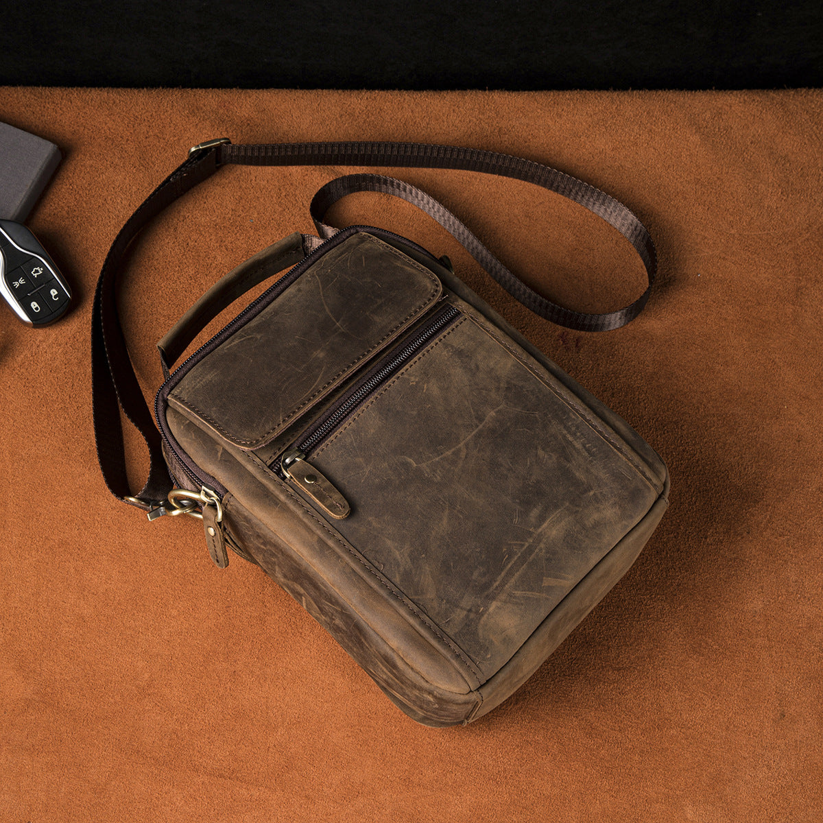 Men's Shoulder Bag Cowhide Genuine Leather Retro Travel Outdoor Crossbody Bag for Men