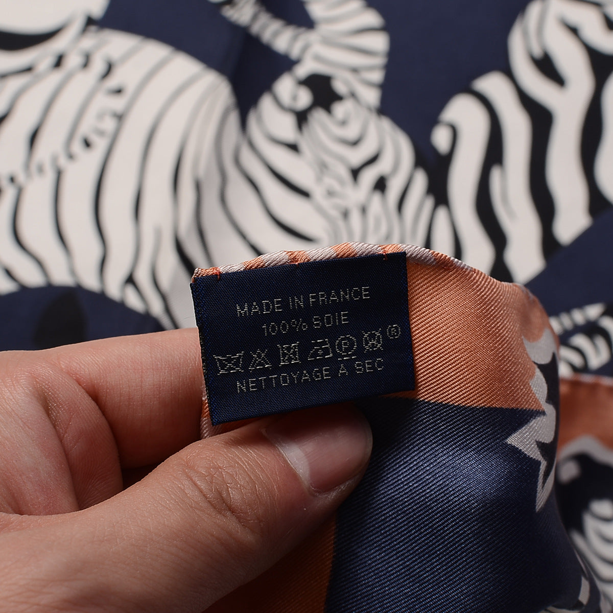 Silk scarf French retro print pattern neckerchief Temperament scarf that goes with anything