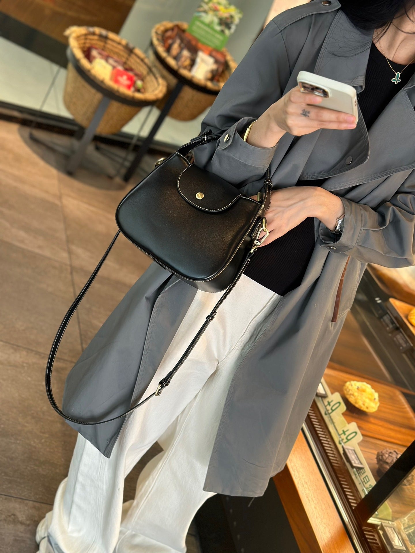 Cowhide bag Women's crossbody bag Casual genuine leather bucket bag Handbag Simple Shoulder bag that goes with anything. Pochette