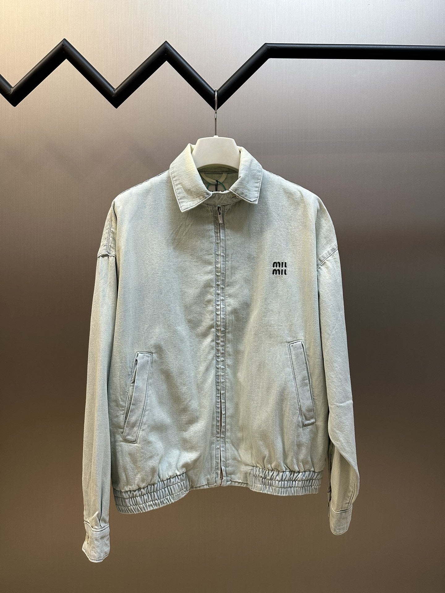 MIUMIU長袖ジャケット クールカジュアル 女性おしゃれ上着 SY0364