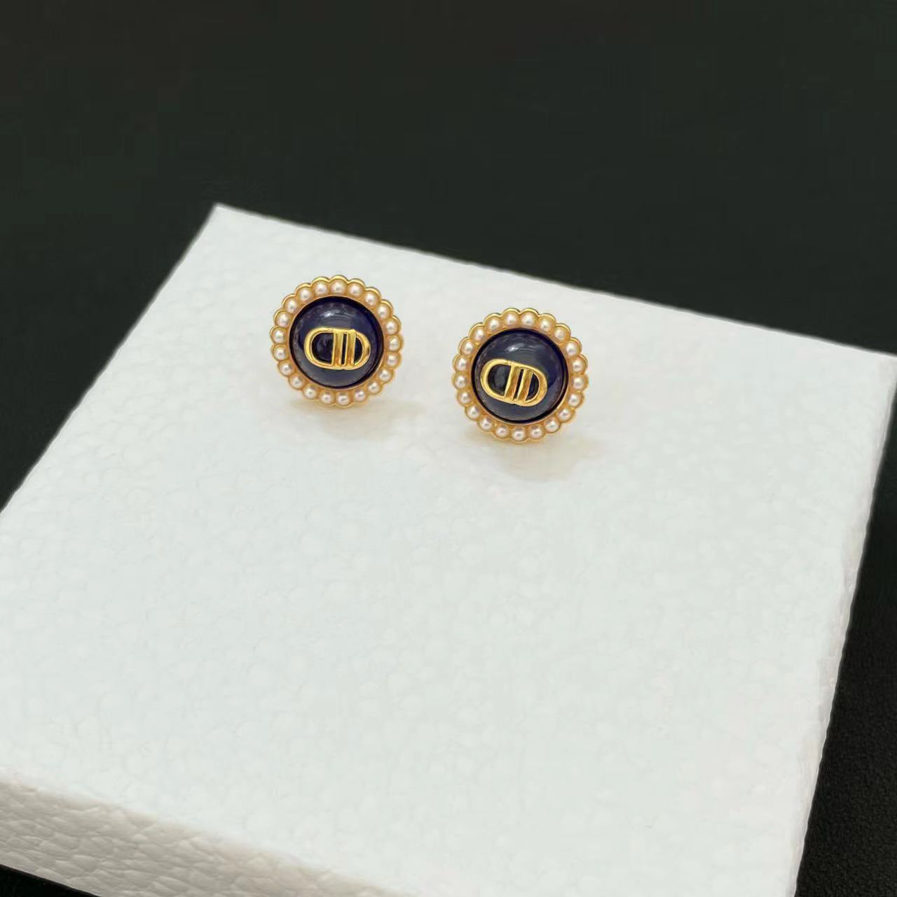 Pearl earrings women's fashion simple earrings that go with anything