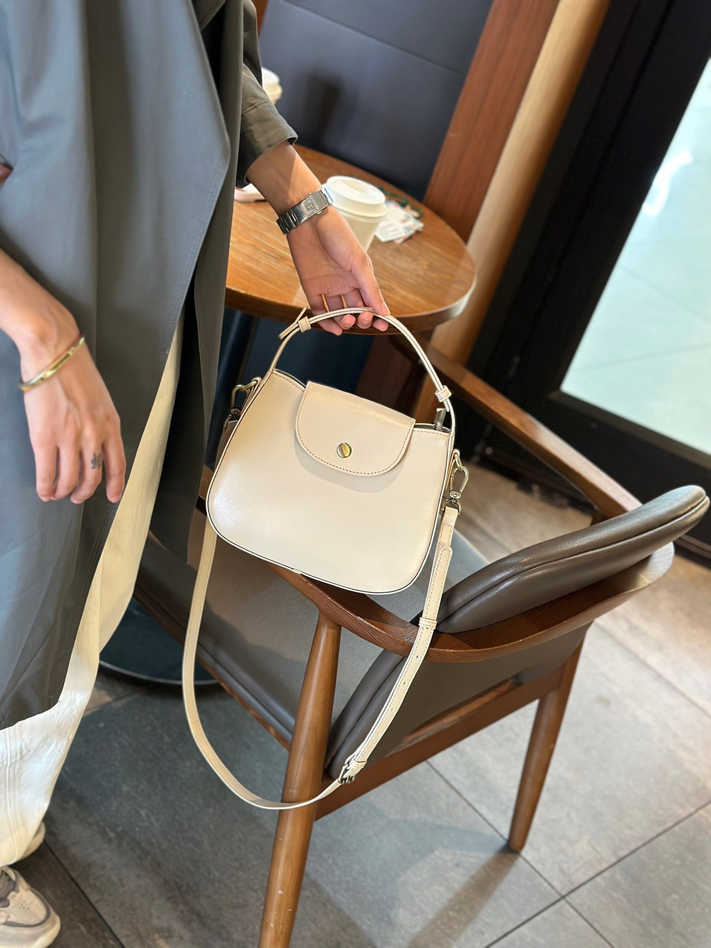 Cowhide bag Women's crossbody bag Casual genuine leather bucket bag Handbag Simple Shoulder bag that goes with anything. Pochette