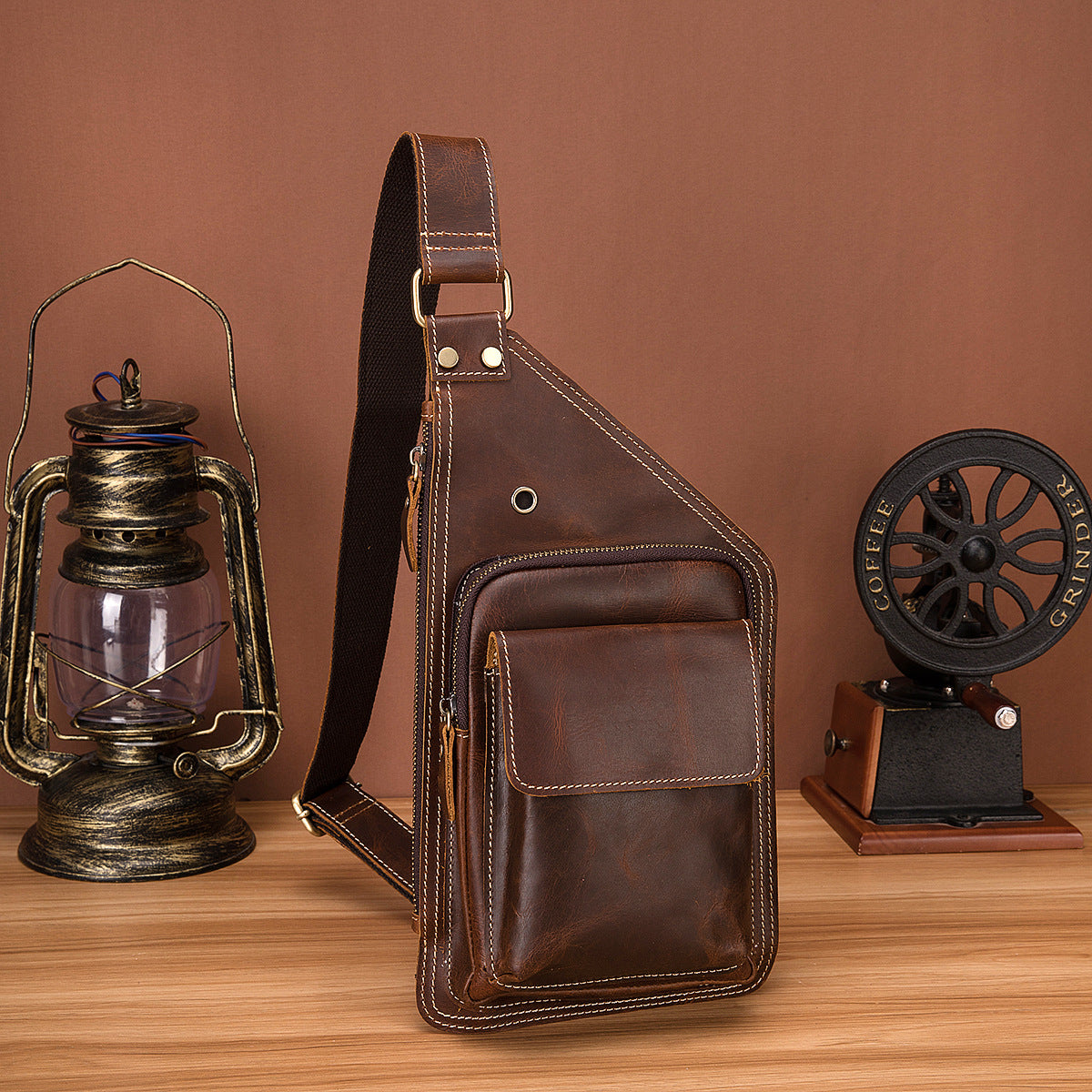 Men's Bust Bag Genuine Cowhide Leather Retro Outdoor Versatile Men's Crossbody Bag