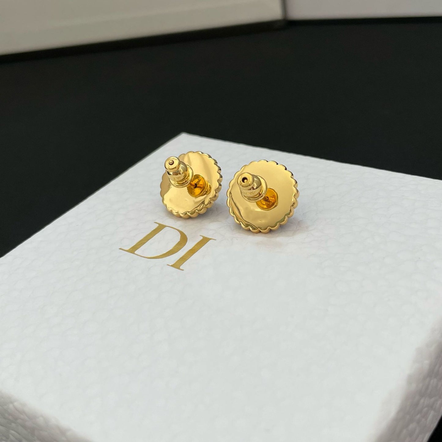 Pearl earrings women's fashion simple earrings that go with anything