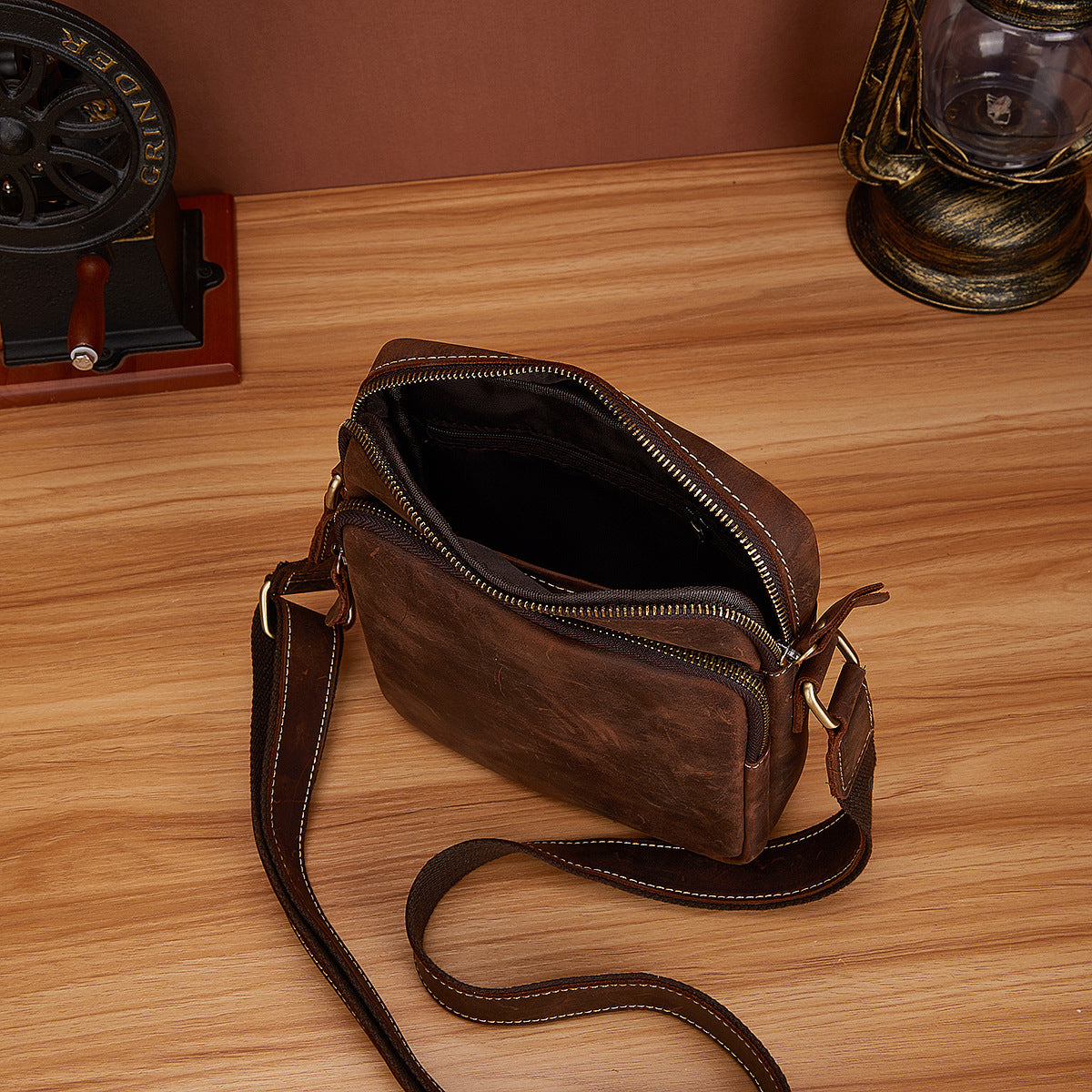 Men's Shoulder Bag Cowhide Genuine Leather Retro Travel Outdoor Crossbody Bag for Men
