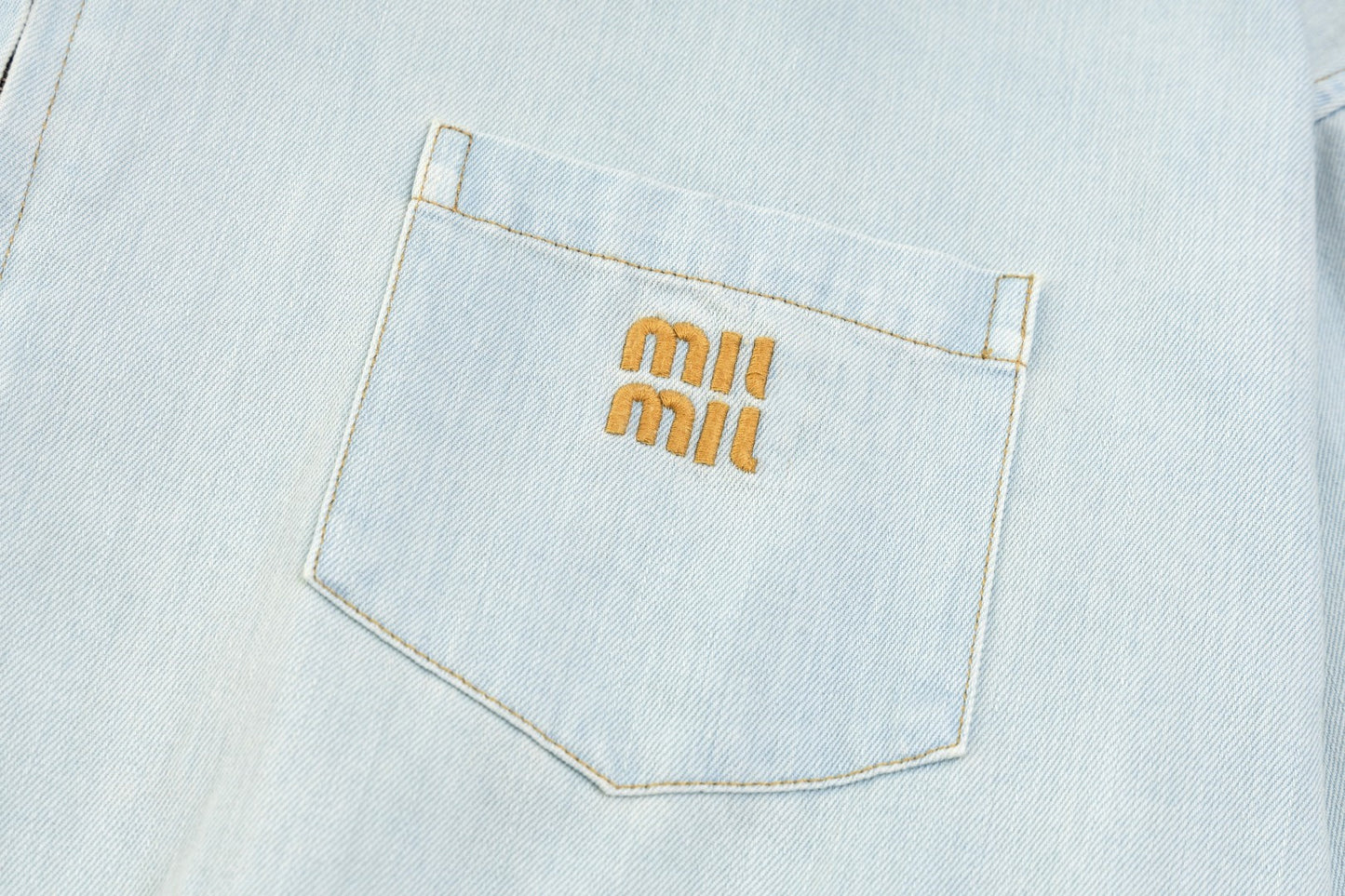 MIUMIU長袖ジャケット クールカジュアル おしゃれ上着 SY0388