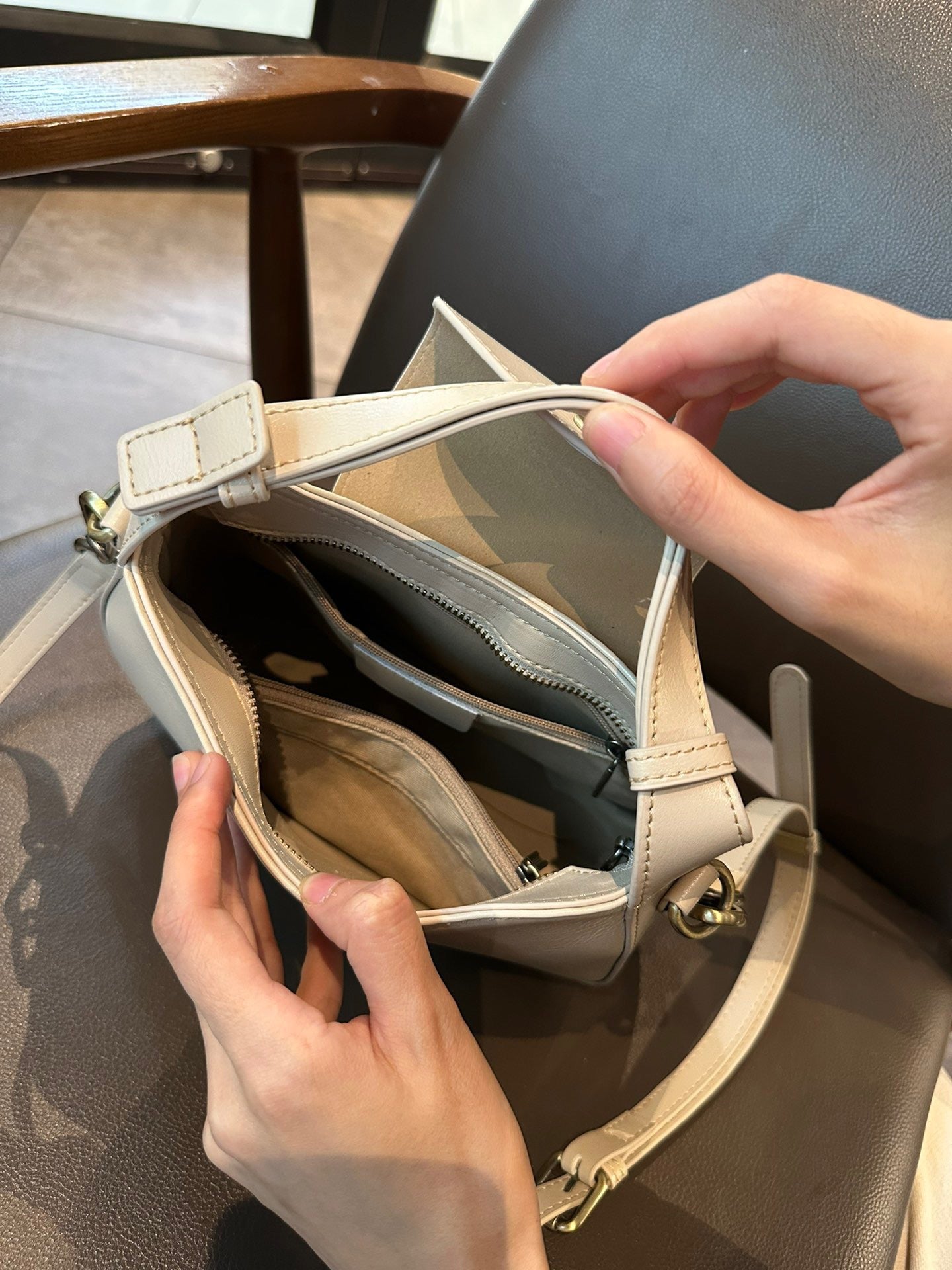 Cowhide bag Women's crossbody bag Casual genuine leather bucket bag Handbag Simple Shoulder bag that goes with anything. Pochette