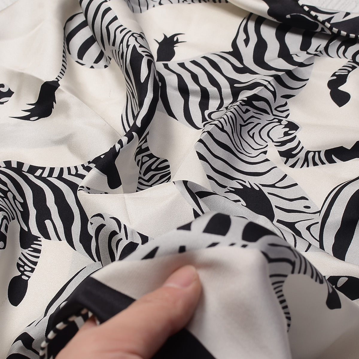 Silk scarf French retro print pattern neckerchief Temperament scarf that goes with anything