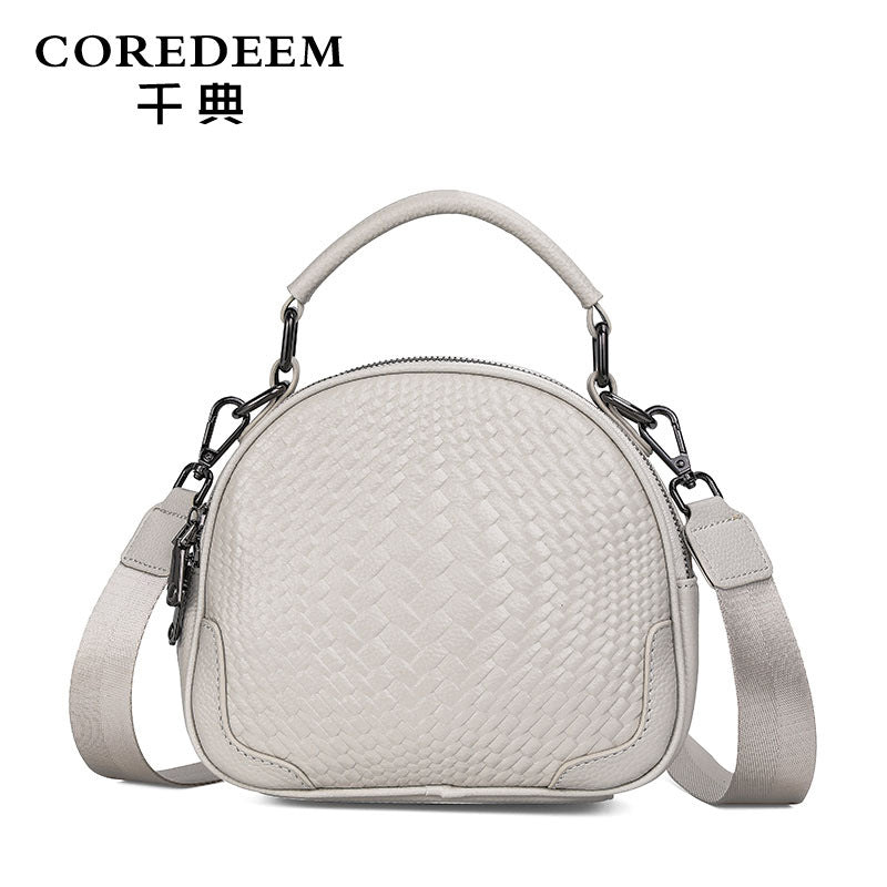 Women's bag Cowhide knitted pattern handbag Casual shoulder bag Fashion Shoulder bag that goes with anything. Pochette