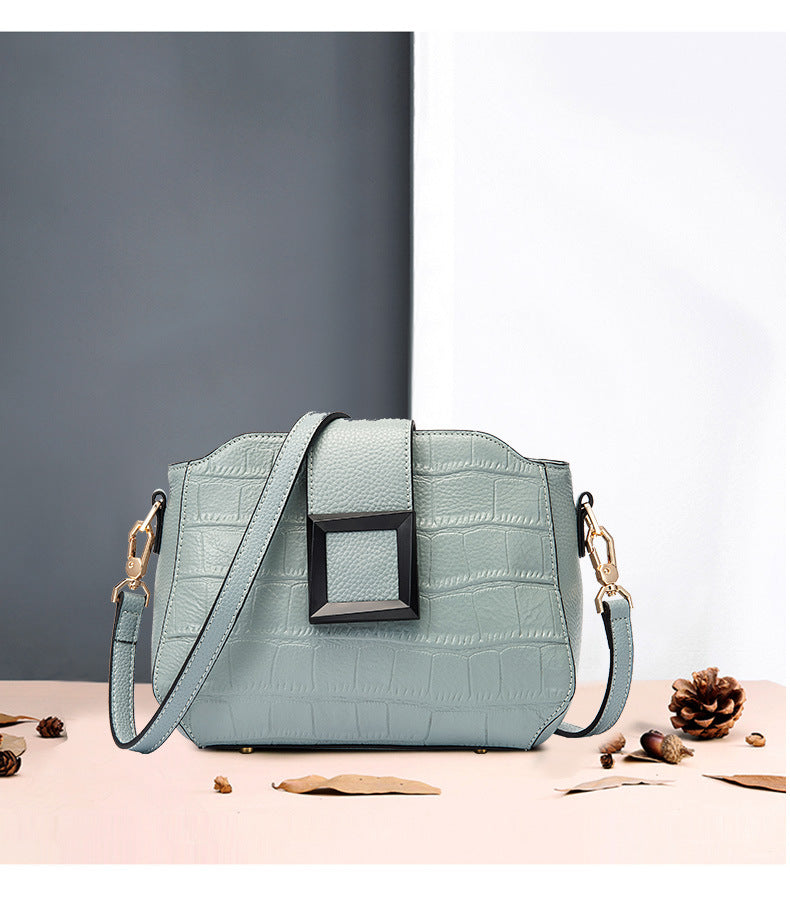 Genuine leather women's bag Crocodile pattern fashion crossbody bag Cowhide small bag that goes with anything Shoulder bag. Pochette