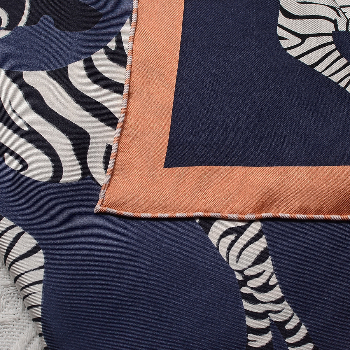 Silk scarf French retro print pattern neckerchief Temperament scarf that goes with anything