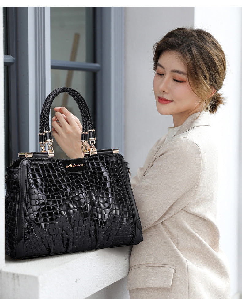 Genuine leather women's bag large capacity chain bag fashion shoulder bag temperament commuting handbag that goes with anything.bag