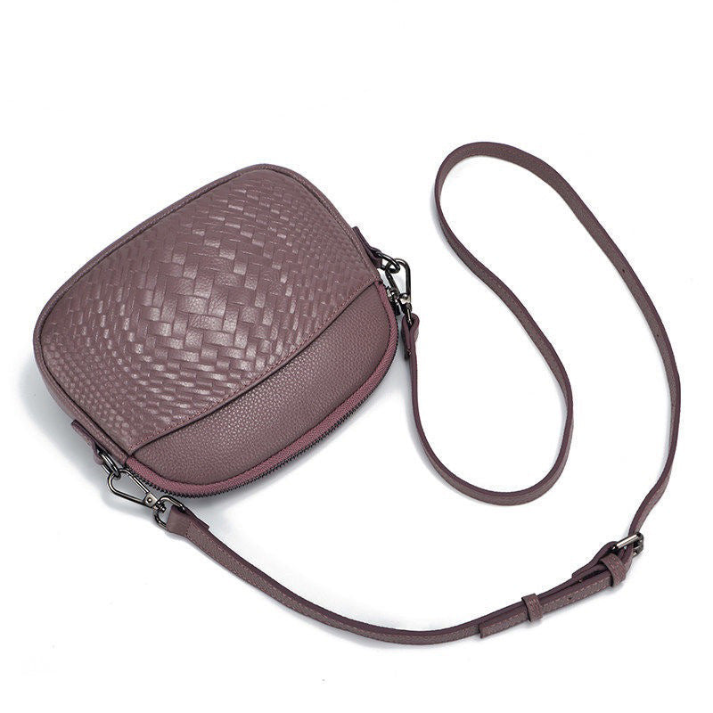 Women's bag Genuine leather small bag Stylish woven cowhide leather casual retro shoulder bag that goes with anything. Pochette