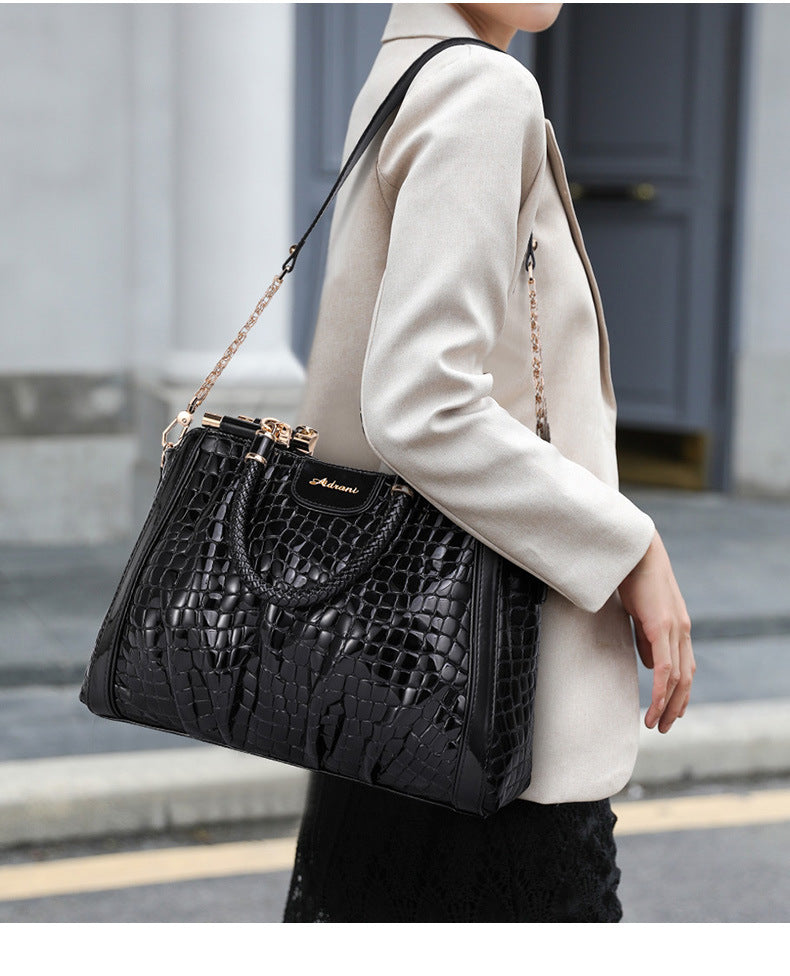 Genuine leather women's bag large capacity chain bag fashion shoulder bag temperament commuting handbag that goes with anything.bag