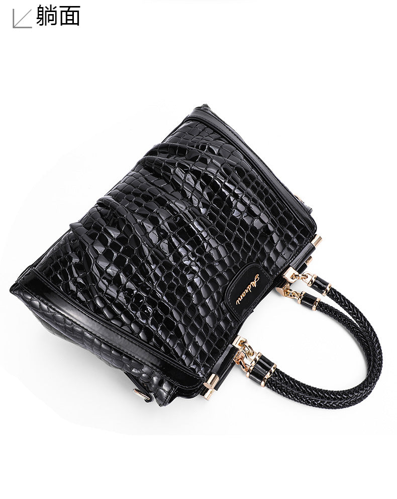 Genuine leather women's bag large capacity chain bag fashion shoulder bag temperament commuting handbag that goes with anything.bag