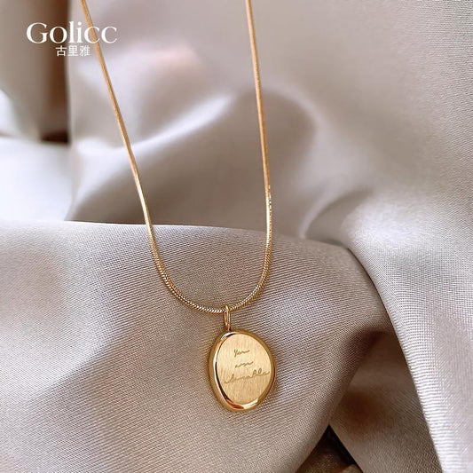Golicc 軽量贅沢アルファベットチタン鋼ネックレスアクセサリー女性2024新型ペンダント高級感鎖骨チェーン