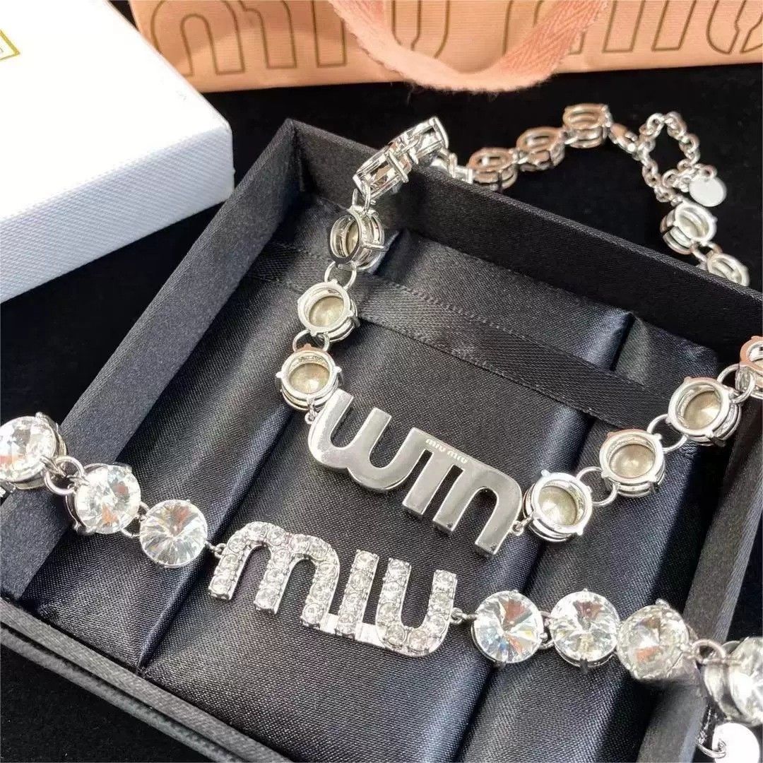 MIUMIU レディーファッション高級感 気質 鎖骨チェーン女性ネックレス ブレスレット