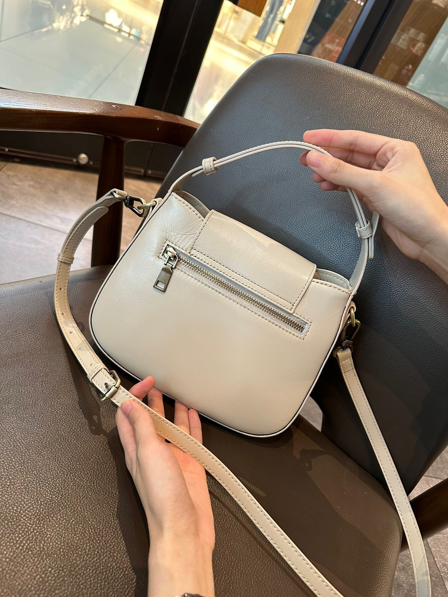 Cowhide bag Women's crossbody bag Casual genuine leather bucket bag Handbag Simple Shoulder bag that goes with anything. Pochette