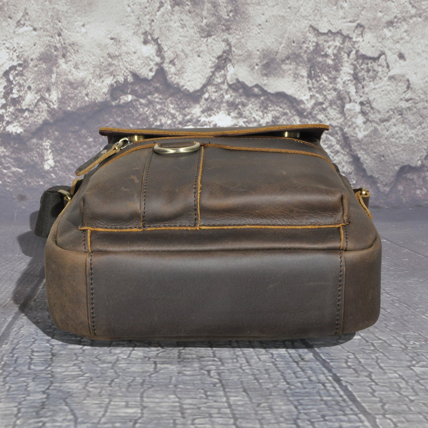 Men's Shoulder Bag Genuine Cowhide Leather Retro Outdoor Travel Crossbody Bag for Men 
