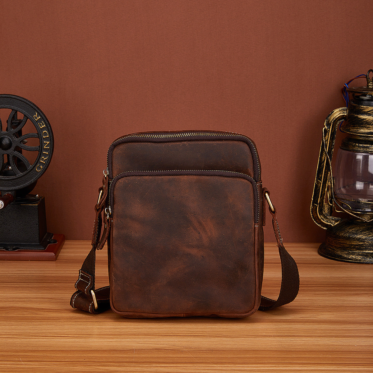Men's Shoulder Bag Cowhide Genuine Leather Retro Travel Outdoor Crossbody Bag for Men 