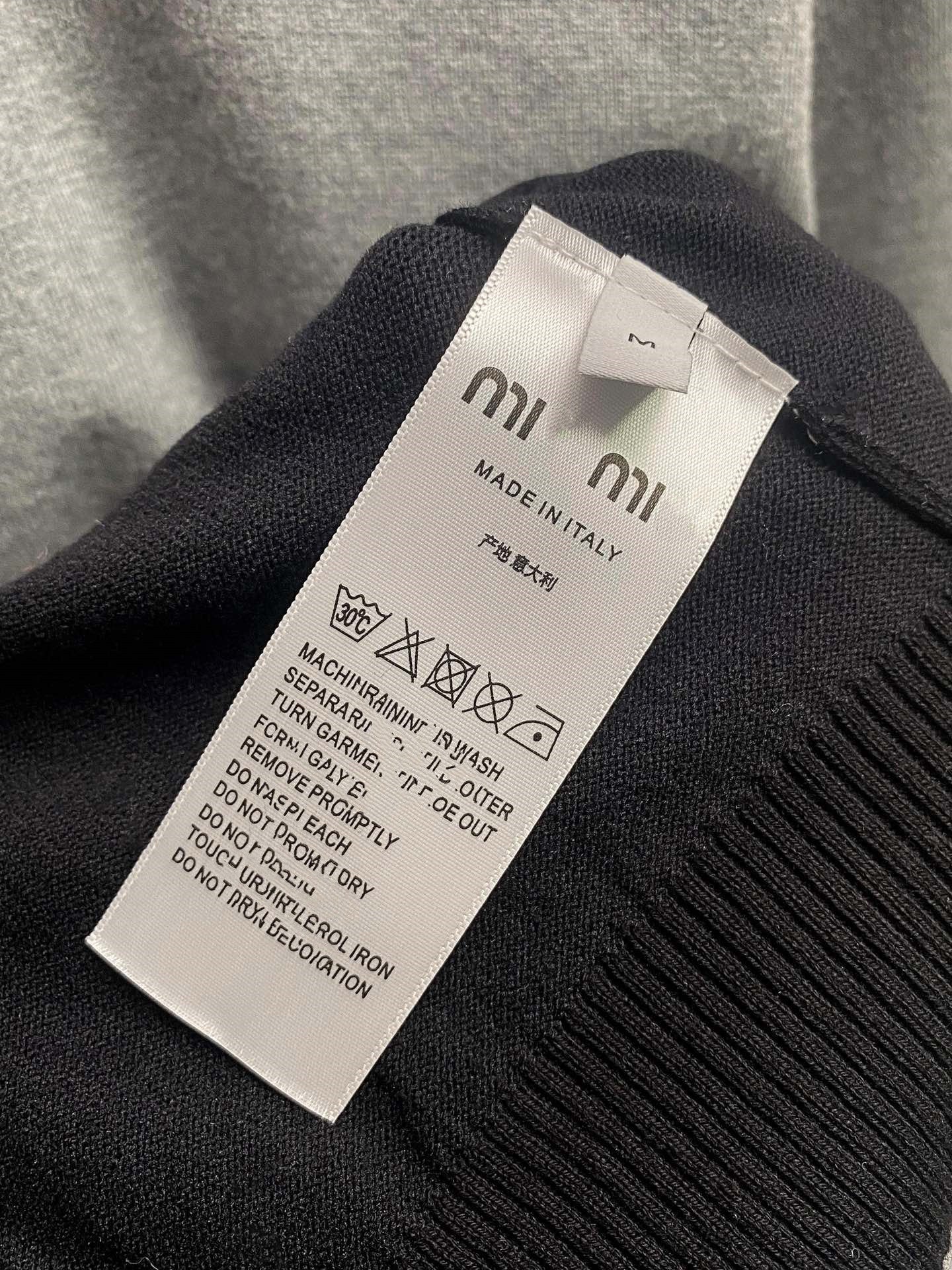 MIUMIU長袖 セーターカジュアル   おしゃれ上着 SY0649