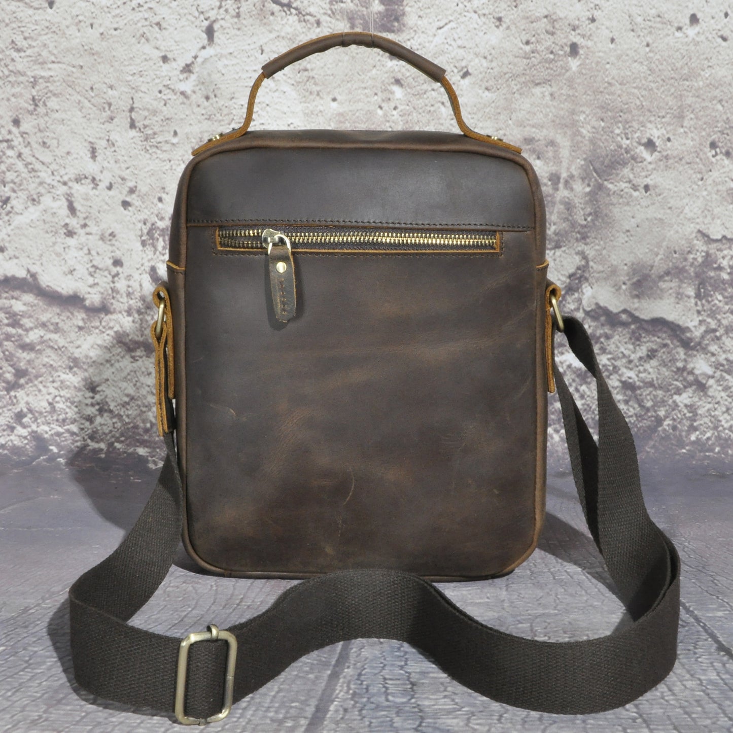 Men's Shoulder Bag Genuine Cowhide Leather Retro Outdoor Travel Crossbody Bag for Men 