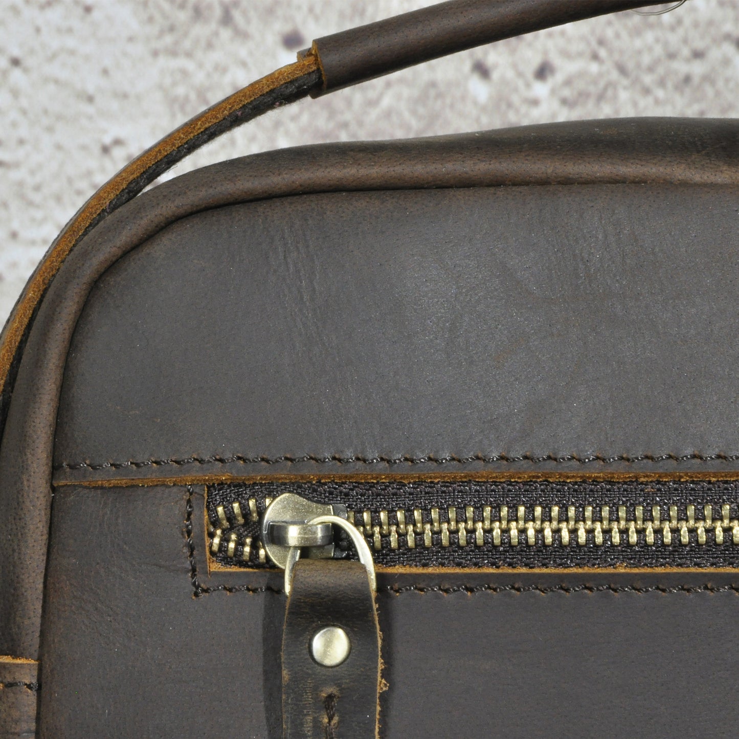 Men's Crossbody Bag Cowhide Genuine Leather Retro Travel Outdoor Men Shoulder Bag 