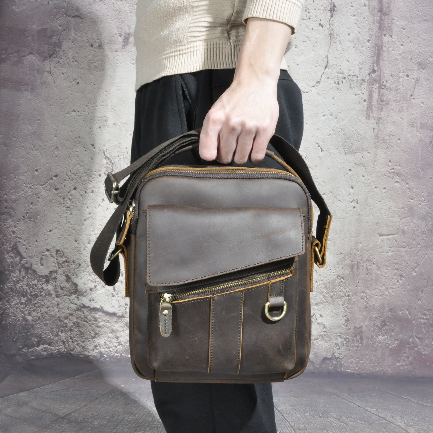 Men's Crossbody Bag Cowhide Genuine Leather Retro Travel Outdoor Men Shoulder Bag 