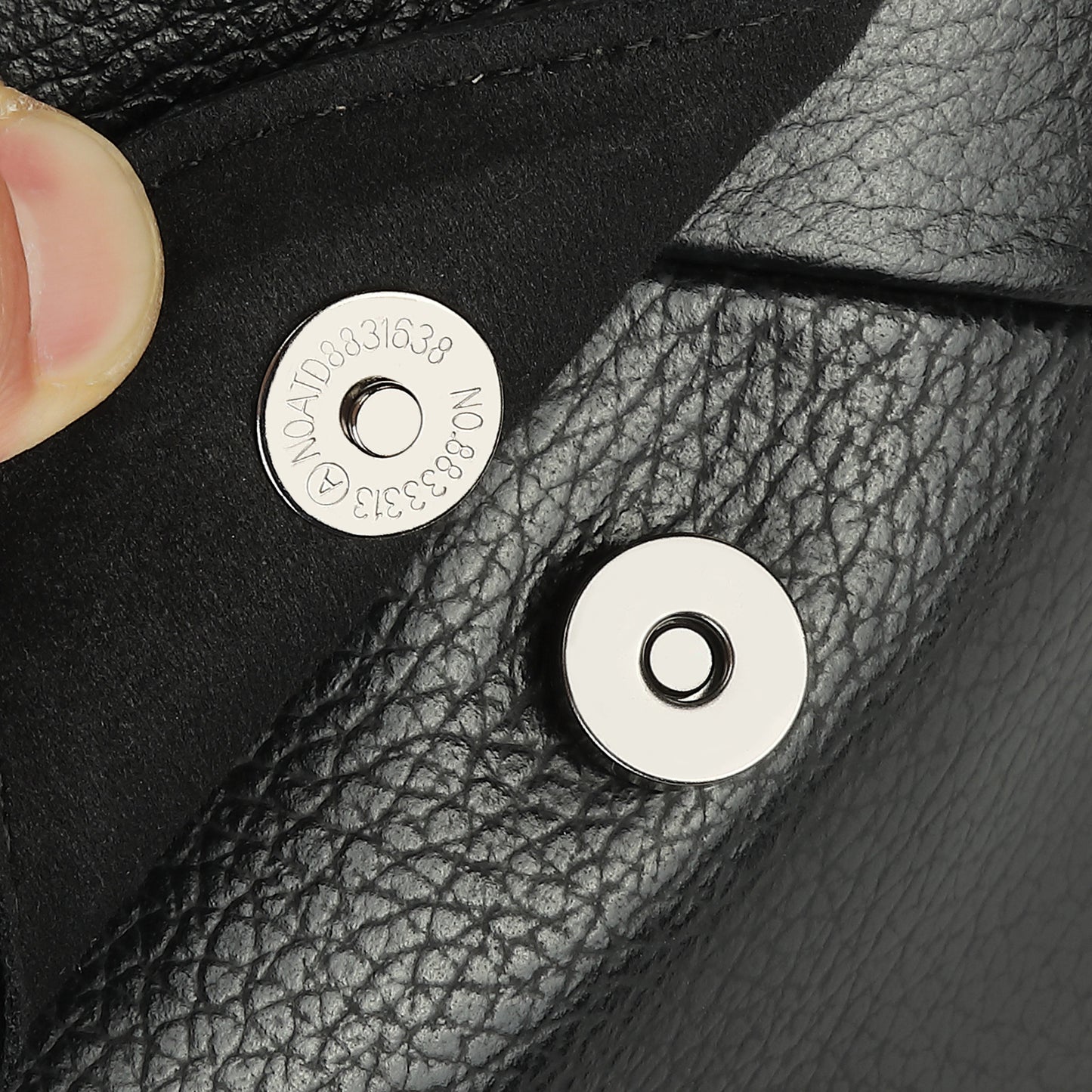 Men's Bust Bag Genuine Cowhide Leather Fashion Casual Retro Multifunctional Crossbody Bag for Men 