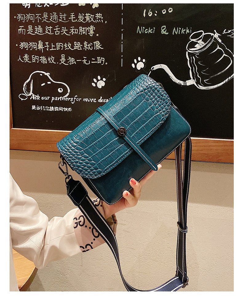 Women's bag Crocodile pattern cowhide fashion crossbody bag that goes with anything Genuine leather square bag Retro shoulder bag. Pochette 
