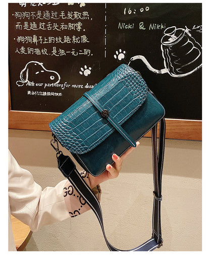 Women's bag Crocodile pattern cowhide fashion crossbody bag that goes with anything Genuine leather square bag Retro shoulder bag. Pochette 