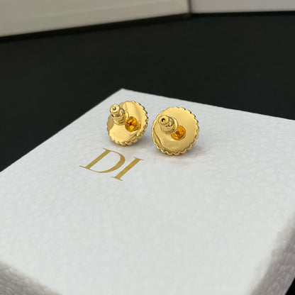 Pearl earrings women's fashion simple earrings that go with anything 