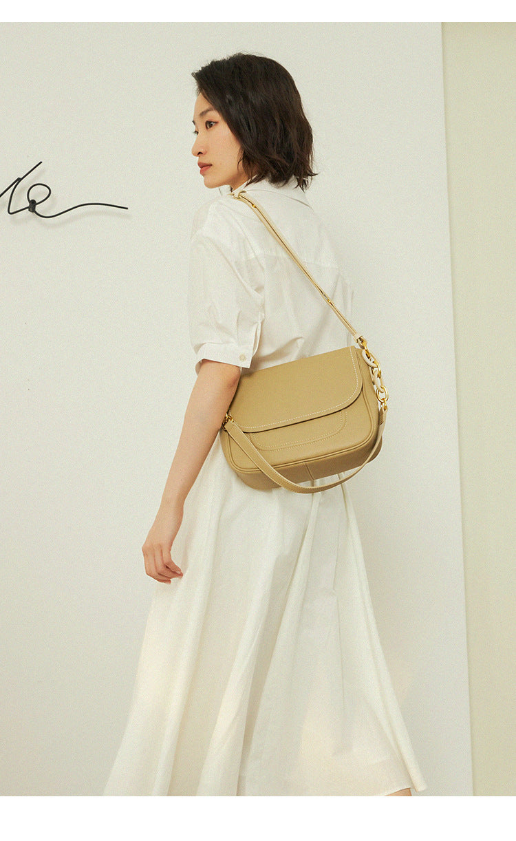 Ladies luxury underarm bag genuine leather saddle bag cowhide simple fashion shoulder bag that goes with anything. Pochette