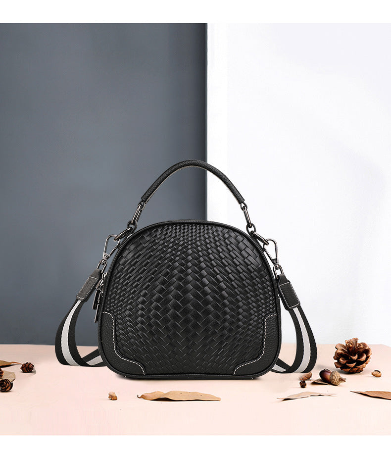 Women's bag Cowhide knitted pattern handbag Casual shoulder bag Fashion Shoulder bag that goes with anything. Pochette