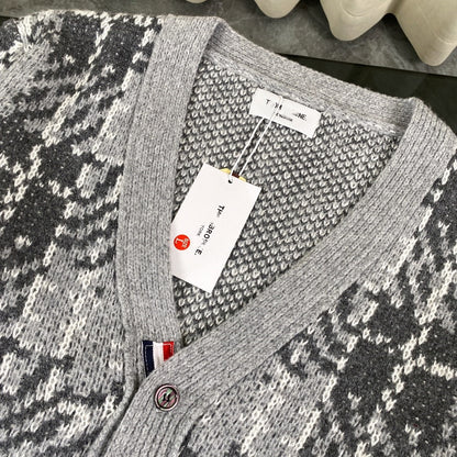 TBファッション長袖ニット セーターカジュアル   おしゃれ上着 SY0584