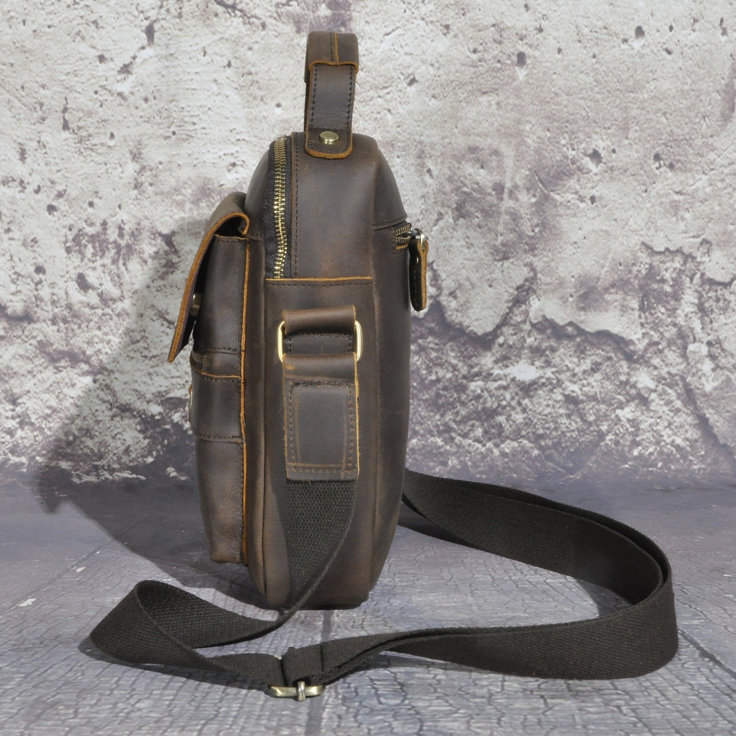 Men's Shoulder Bag Genuine Cowhide Leather Retro Outdoor Travel Crossbody Bag for Men 