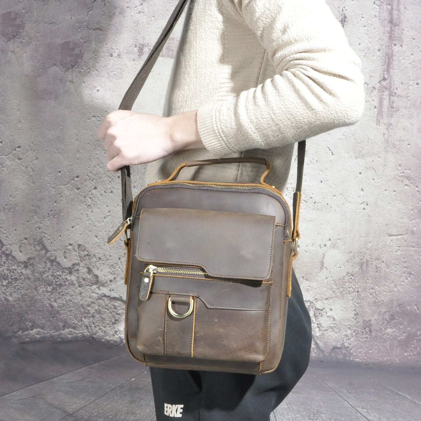 Men's Shoulder Bag Genuine Cowhide Leather Retro Outdoor Travel Crossbody Bag for Men 