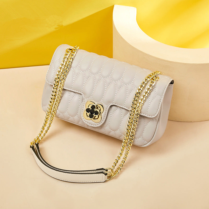 Women's bag Stylish Genuine leather chain bag that goes with anything Mini square bag Commuting shoulder bag. Pochette