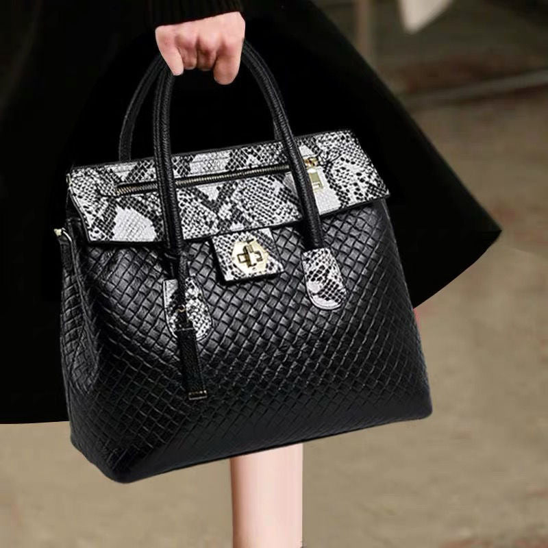 Ladies bag genuine leather fashion handbag large capacity python pattern splice shoulder bag temperament elegant handbag.bag