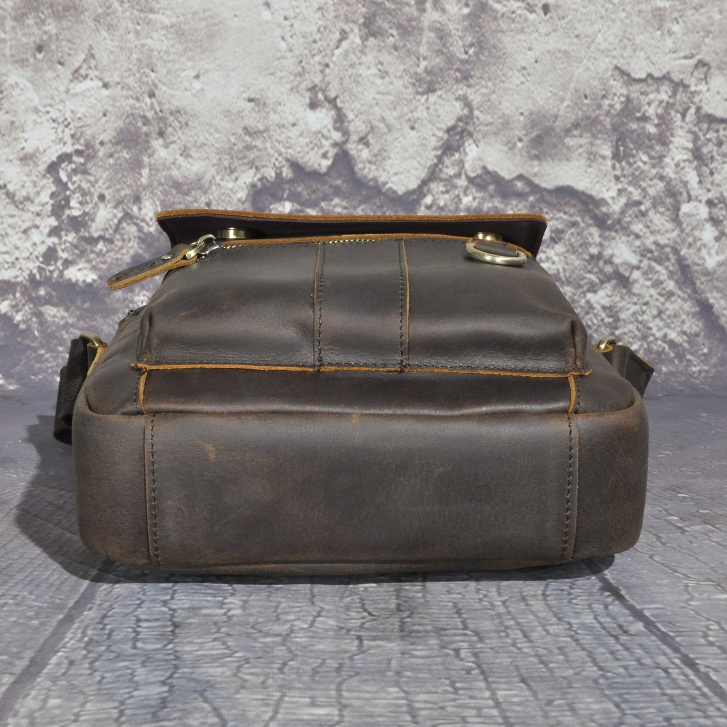 Men's Crossbody Bag Cowhide Genuine Leather Retro Travel Outdoor Men Shoulder Bag 