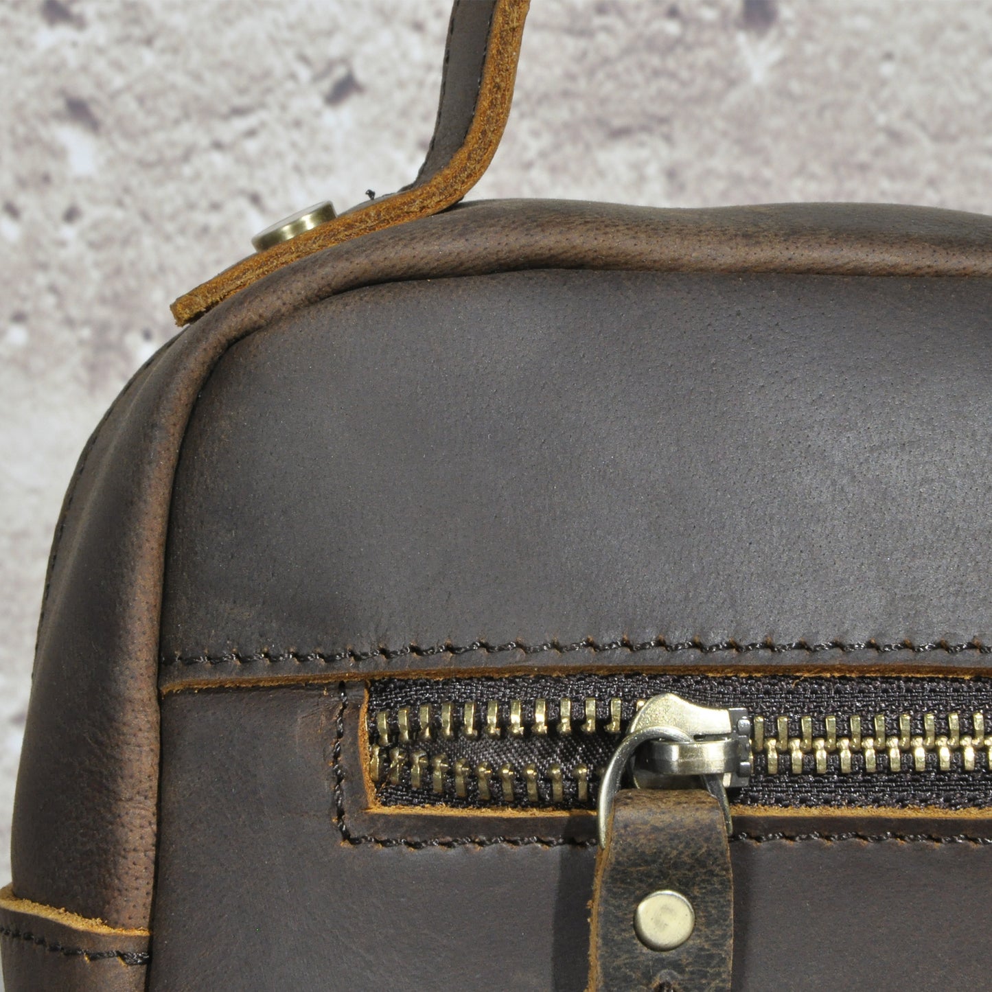 Men's Shoulder Bag Genuine Cowhide Leather Retro Outdoor Travel Crossbody Bag for Men 