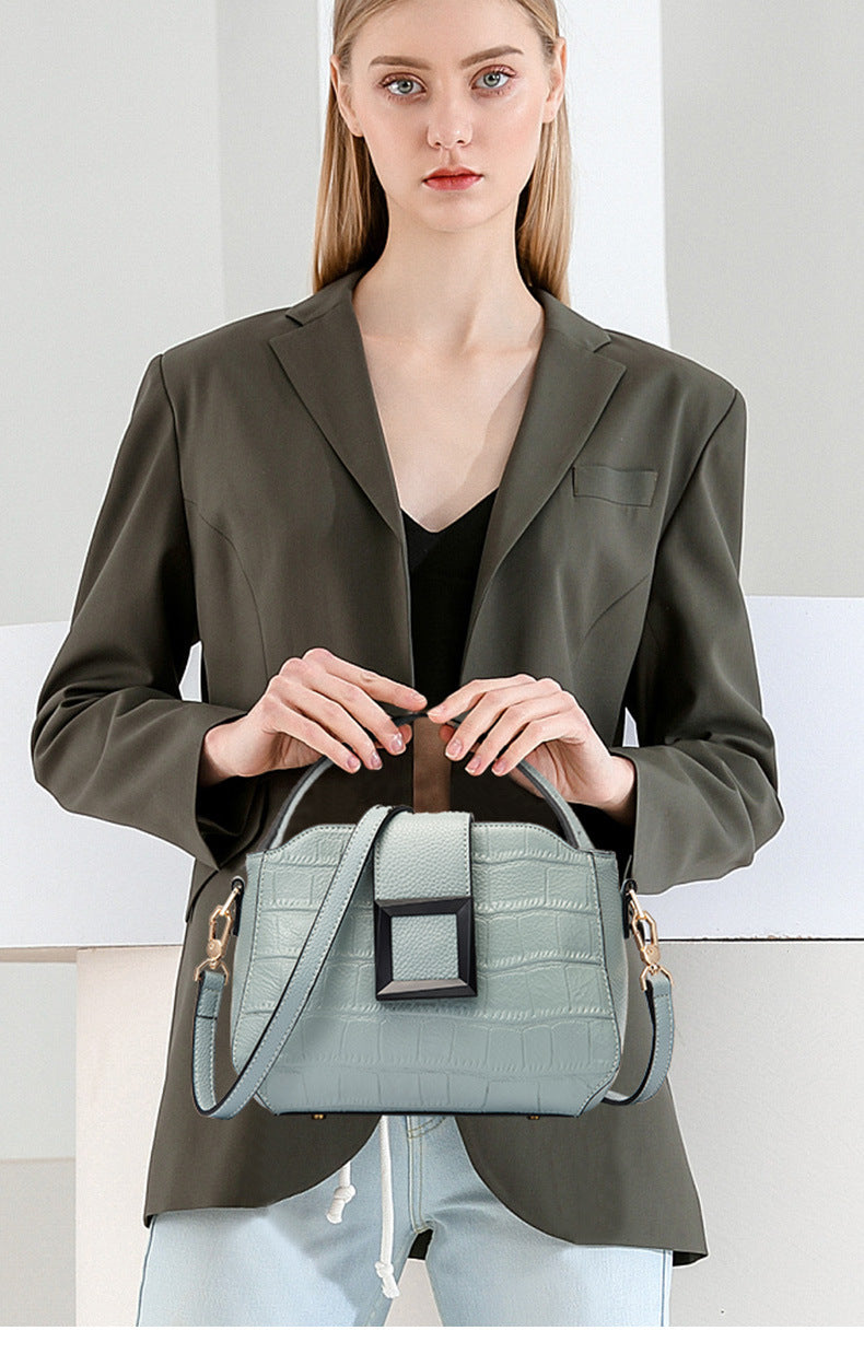 Genuine leather women's bag Crocodile pattern fashion crossbody bag Cowhide small bag that goes with anything Shoulder bag. Pochette