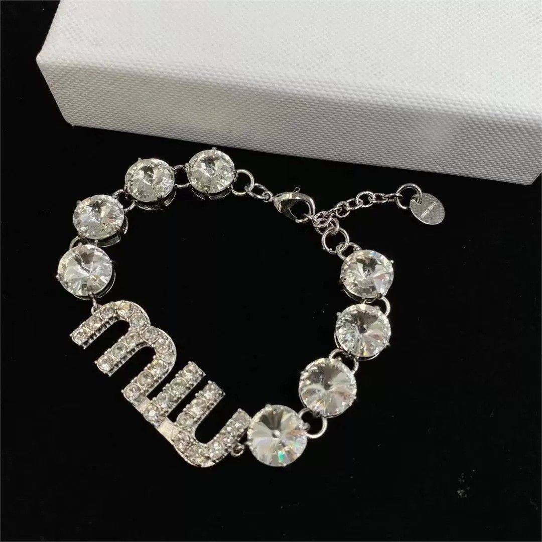 MIUMIU レディーファッション高級感 気質 鎖骨チェーン女性ネックレス ブレスレット