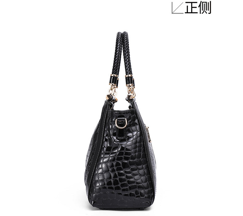Genuine leather women's bag large capacity chain bag fashion shoulder bag temperament commuting handbag that goes with anything.bag