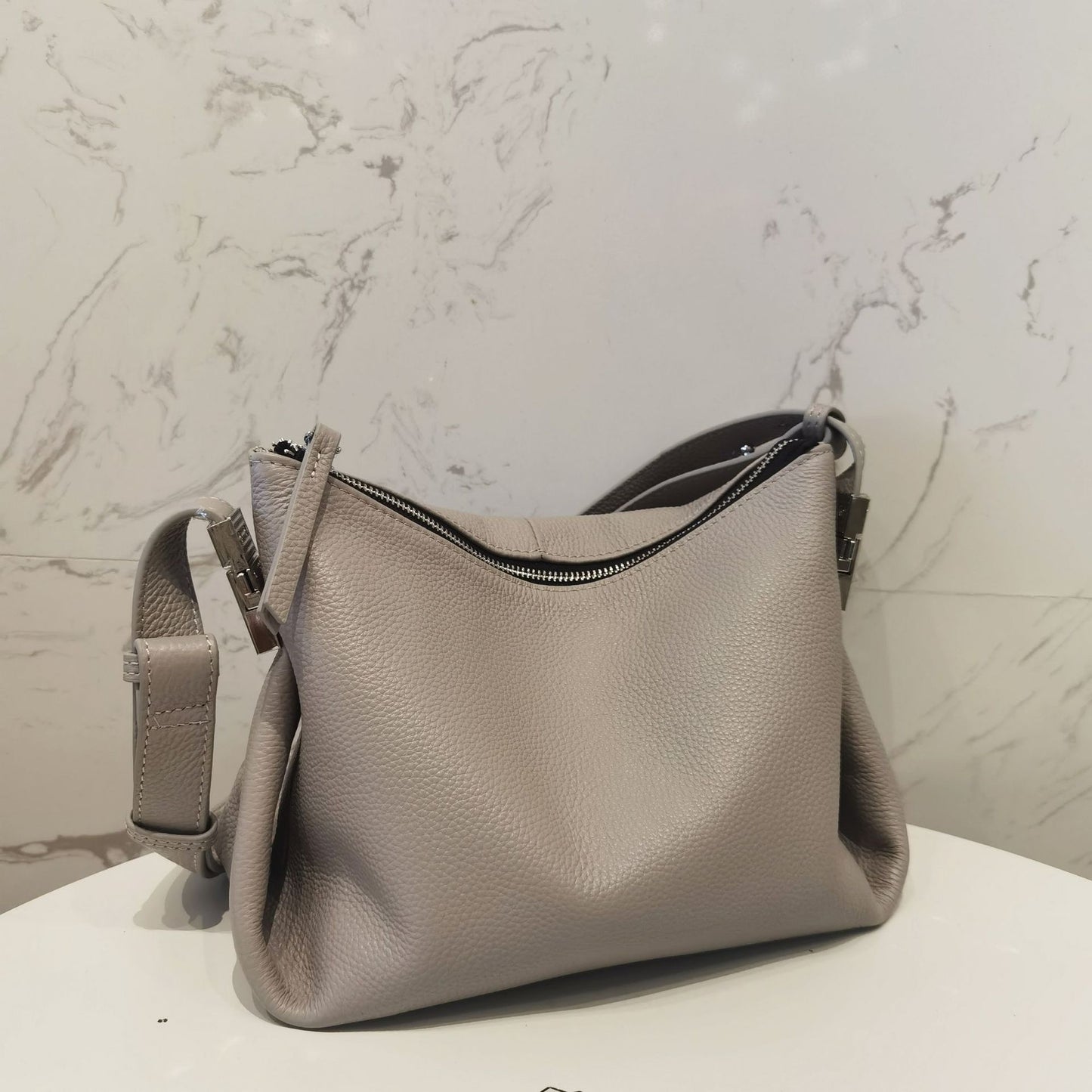 Genuine leather women's bag soft large capacity bag simple atmospheric shoulder bag fashionable shoulder bag