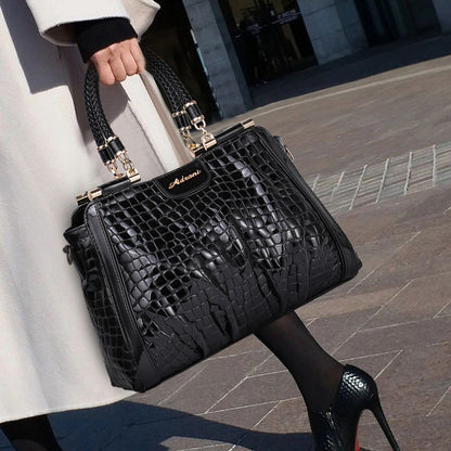 Genuine leather women's bag large capacity chain bag fashion shoulder bag temperament commuting handbag that goes with anything.bag