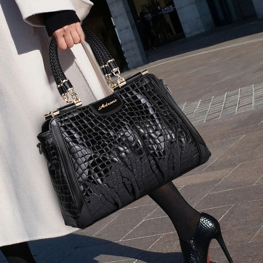 Genuine leather women's bag large capacity chain bag fashion shoulder bag temperament commuting handbag that goes with anything.bag